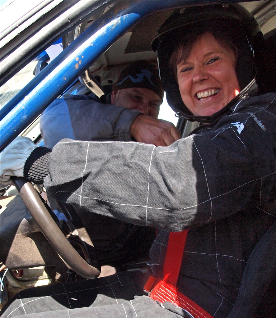 - Laila Olesen havde lyst til ekstra prøvetur efter oplevelsen bag rattet i FR-raceren
(Foto: Åge Keseler Kirketerp)